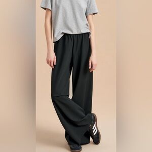 La Ligne Coby Pant, Black Crepe, M
Never worn